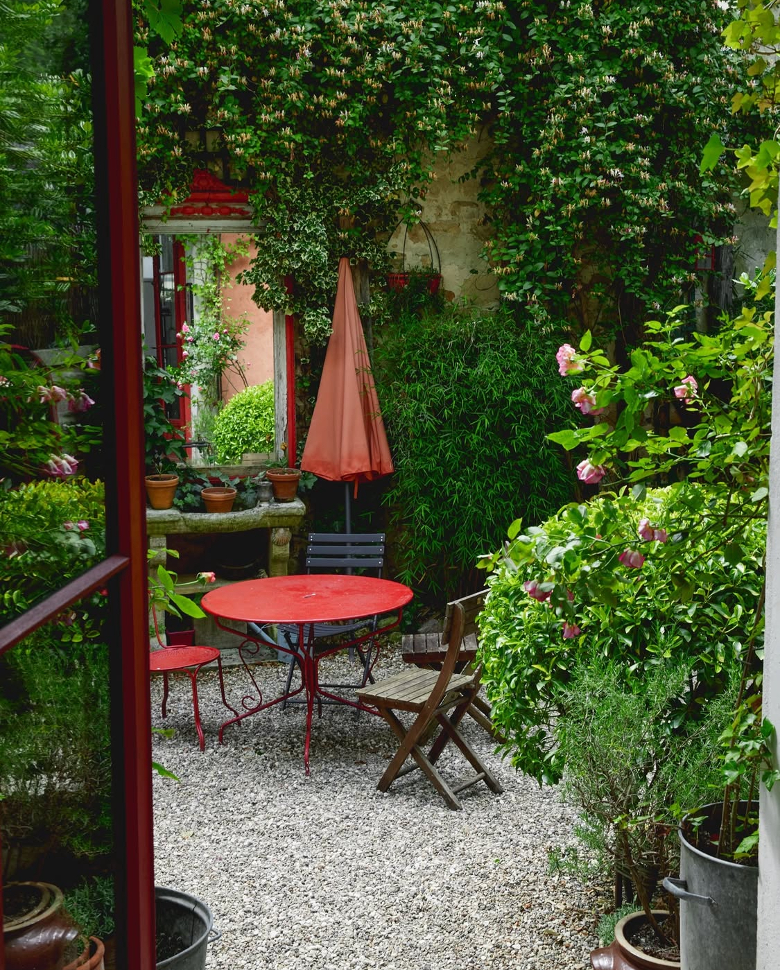 Patio de la Maison Rose de Wallerand