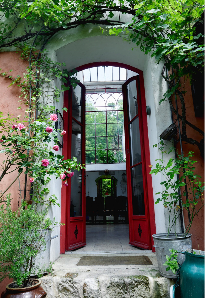 Entrée de la Maison Rose de Wallerand avec verrière